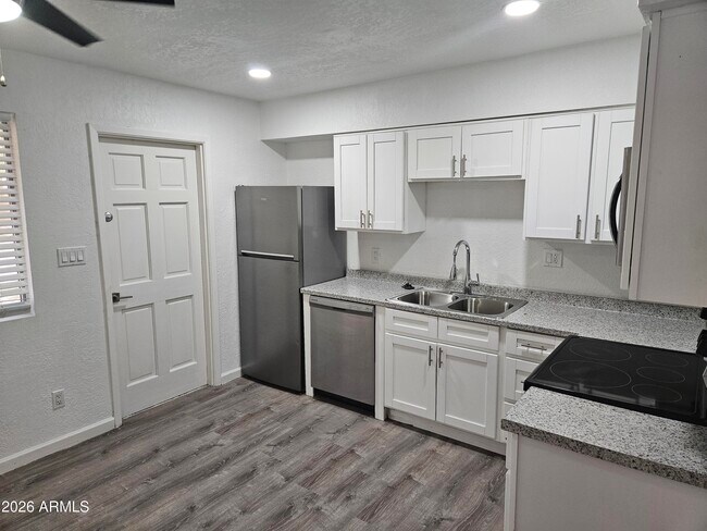 Building Photo - 6033 N 23rd Ave