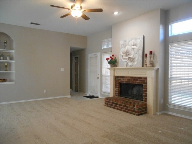 Building Photo - 4804 Holly Berry Dr