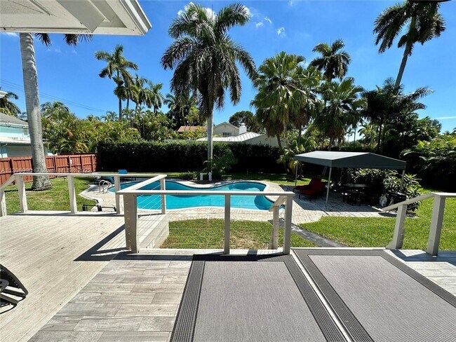 Building Photo - 1255 Van Buren St