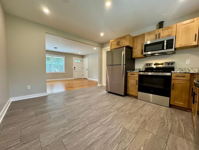 Building Photo - 2 Bedroom, 1 Bathroom Apartment Walk to Virginia Tech and Downtown