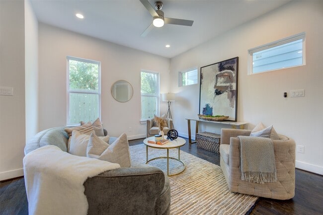 Building Photo - 853 Mansfield St