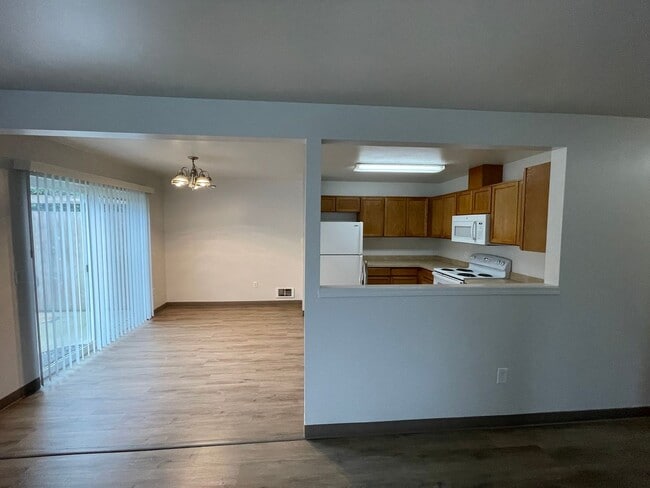 Building Photo - 1262 Beach Ave