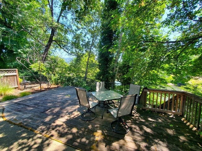 Foto del edificio - 3 bed  bath fully furnished home on the Ro...