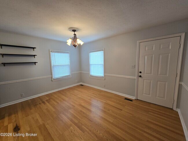 Foto del edificio - 2405 Blankenbaker Rd