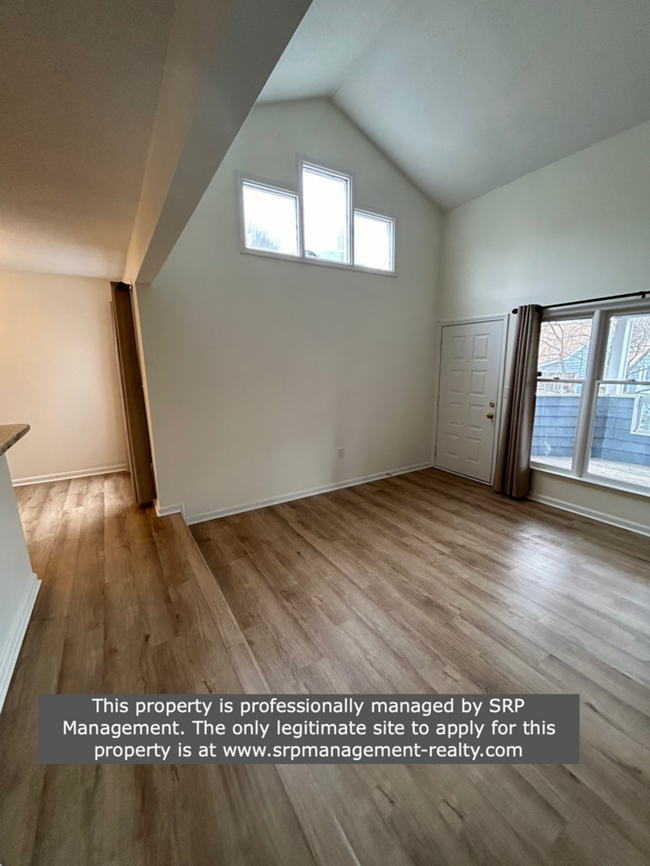 Building Photo - FOURTH WARD 1 BEDROOM/1 BATH CONDOMINIUM W...