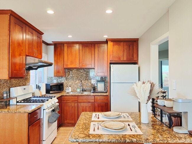 Building Photo - Updated 3Bed/1Bath Single Family Home in S...