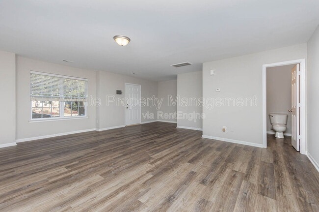 Building Photo - 621 Cherry St