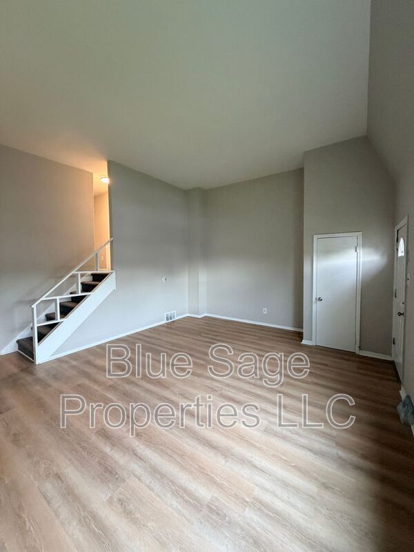 Building Photo - 117 Ervin Ave
