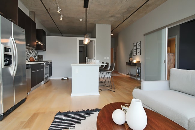 Building Photo - 1135 S Delano Ct