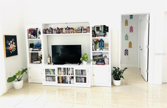 Building Photo - 5647 Vermont Ave