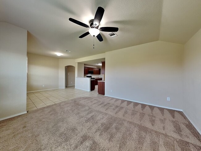 Building Photo - 407 Plum Dr