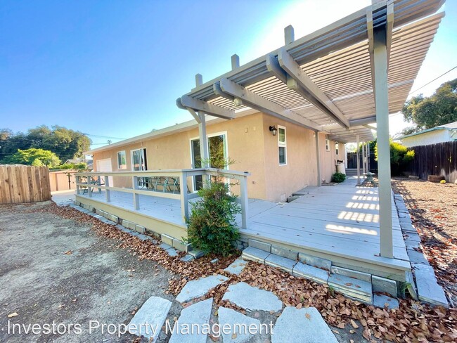 Building Photo - 3 br, 3 bath House - 302 King Pl.  302 Kin...