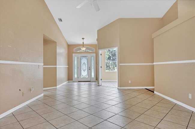 Entryway - 4889 Ariton Rd