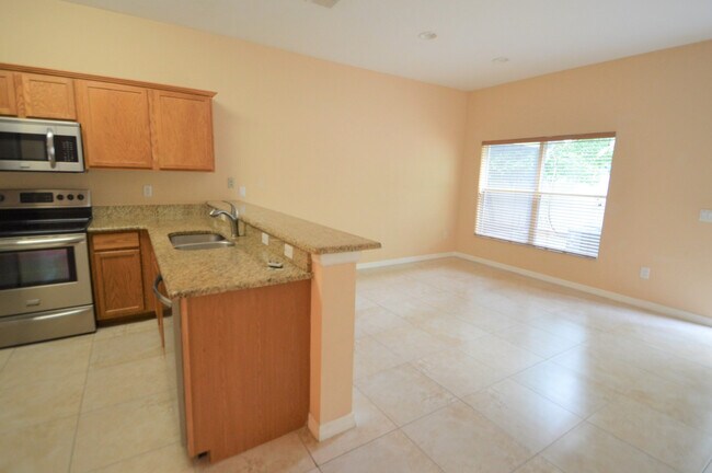 Foto del edificio - CASSELBERRY: Townhome in Devon Place