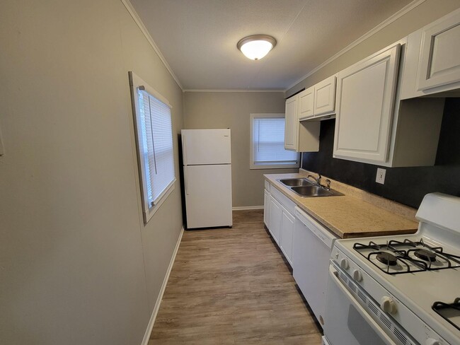 Building Photo - Ranch style 2 bed