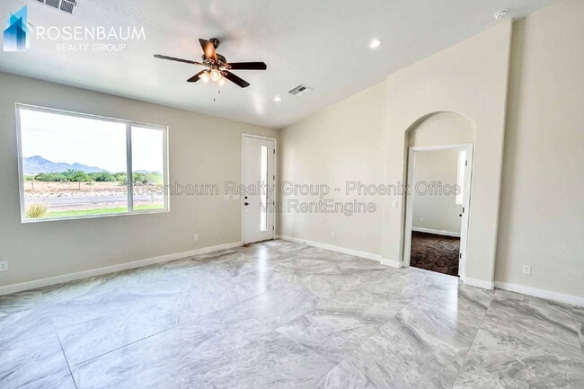 Building Photo - 10919 W Carmelita Cir