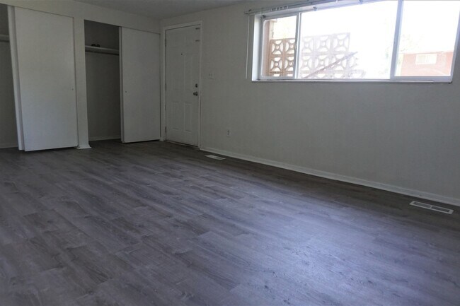 Foto del edificio - 105 W 250 N