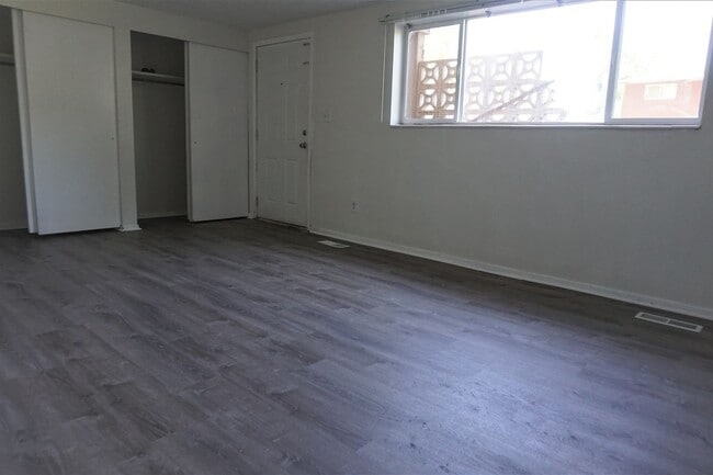 Building Photo - 105 W 250 N