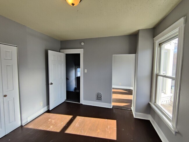 Building Photo - Winthrop520