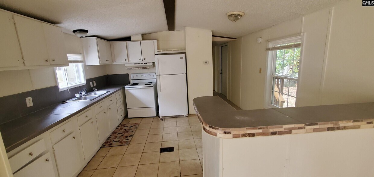 Building Photo - 4012 Mineral Springs Rd