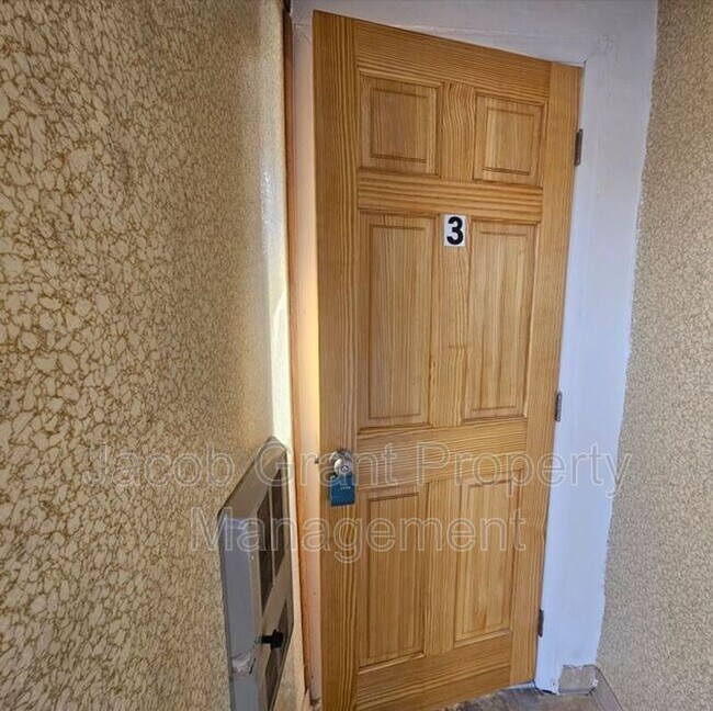 Building Photo - 348 I St