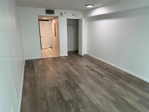 Building Photo - 1200 Brickell Bay Dr