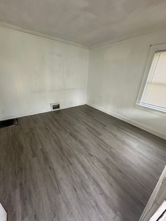 Foto del edificio - 3041 E 59th St