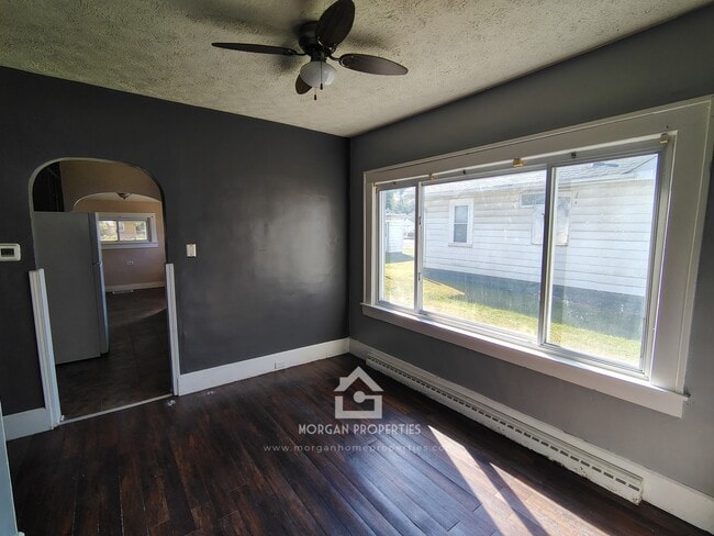 Building Photo - 207 Plum St