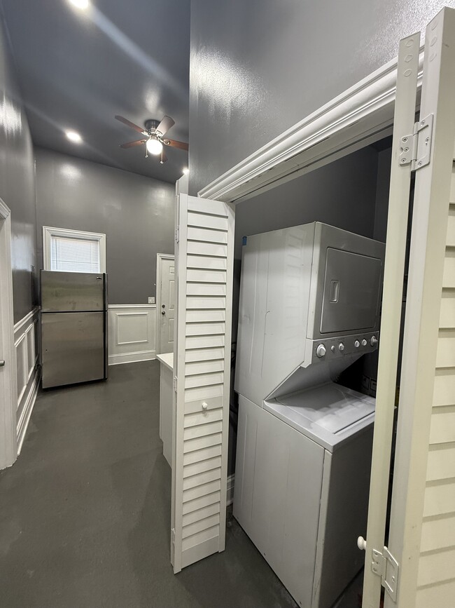 Foto del edificio - 1312 W 51st St