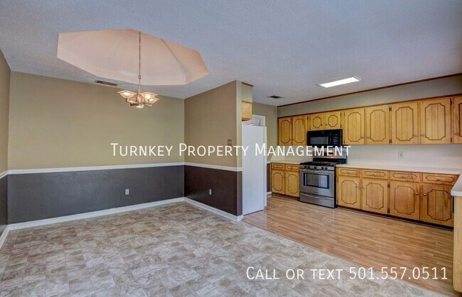 Building Photo - 3 Wagon Wheel Ct