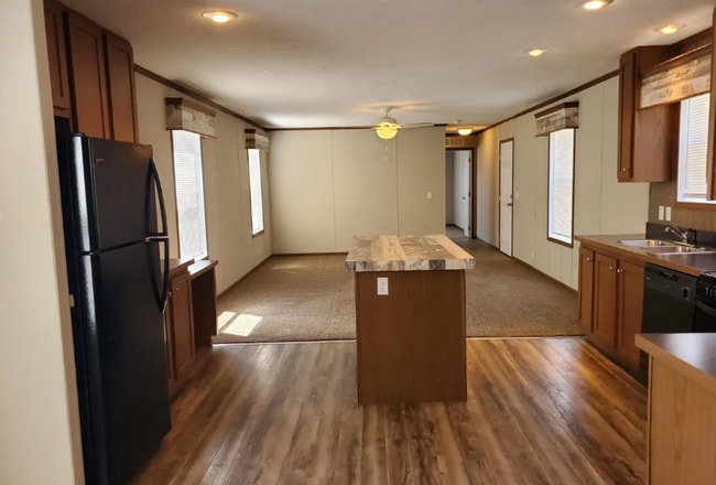 Building Photo - 418 Saddle Dr