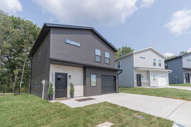 Foto del edificio - 2704 Emery Dr