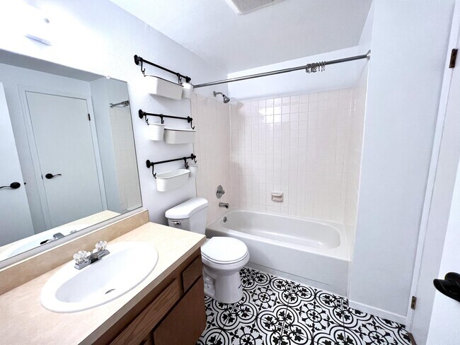 Foto del edificio - 3316 Riverside Dr