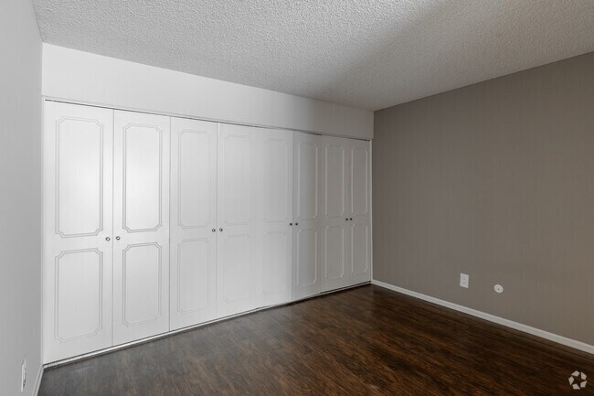 Studio, 1BA - Alsace - 541SF - Studio - Versailles on the Lake Apartments