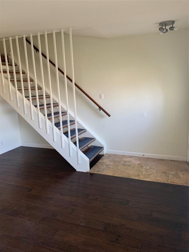 Building Photo - 8811 Dawnridge Cir