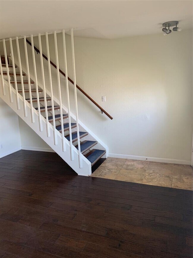 Foto del edificio - 8811 Dawnridge Cir