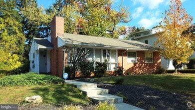 Building Photo - 6037 Grosvenor Ln