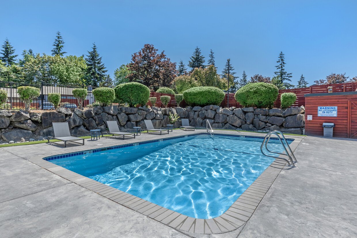 Relaxing Poolside Escape at Mariposa Apartments - Mariposa