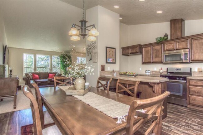 Foto del edificio - Spacious 4 Bed/3 Bath Single Family Home i...