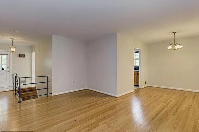 Foto del edificio - 7608 Marietta Ln