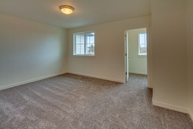 Foto del edificio - End unit Pahlish Townhome!