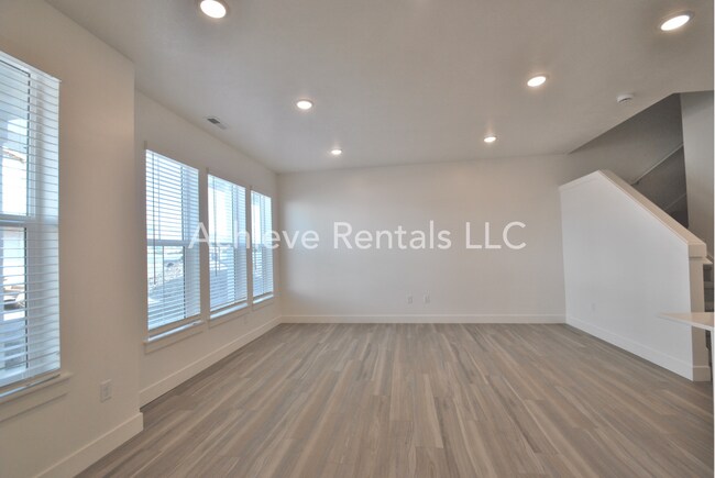 Building Photo - 560 S 1225 W