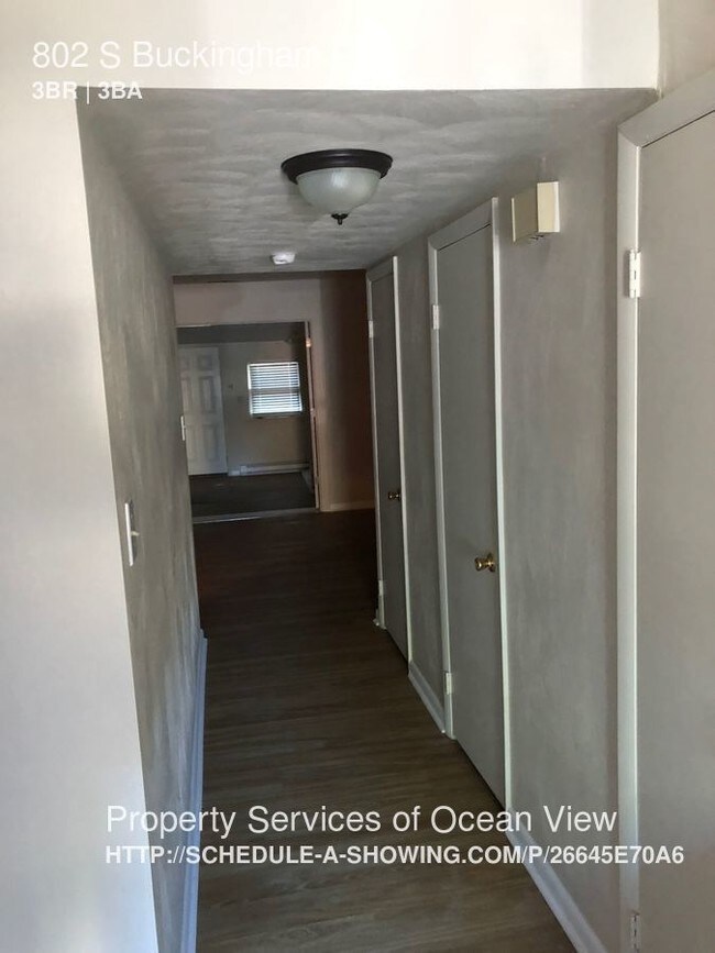 Building Photo - 802 S Buckingham Ct