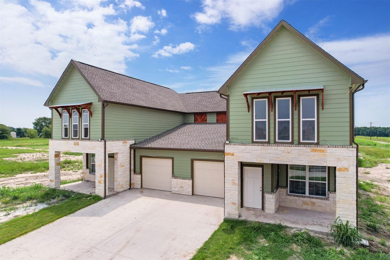 Foto principal - THE CLOISTERS OF LAKE TAWAKONI TOWNHOMES!