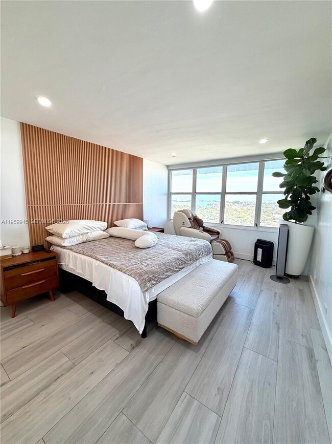 Building Photo - 7441 Wayne Ave