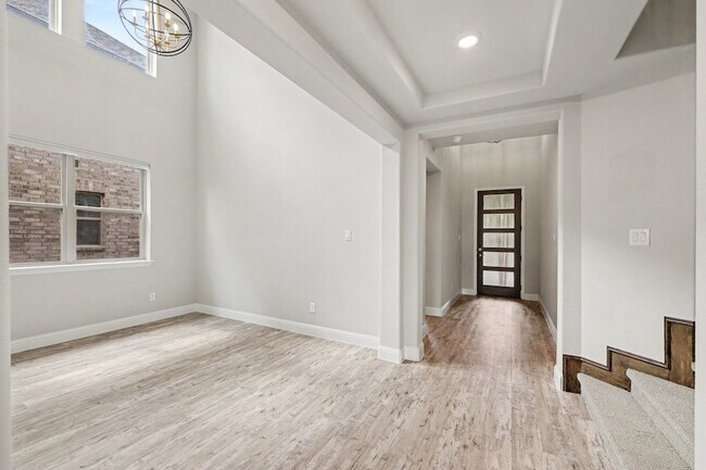 Building Photo - 2317 Willow Garden Dr
