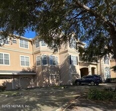 Building Photo - 13810 Sutton Park Dr N