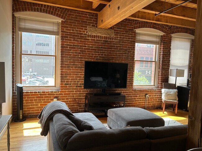 Entertainment area - 1745 Wazee St Apartments