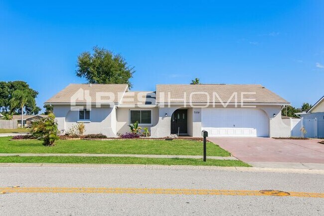 Building Photo - 7109 Orchid Lake Rd