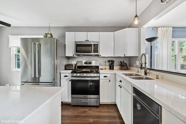 Foto del edificio - 627 Ascot Ln